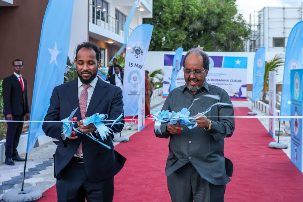 رئيس الجمهورية يفتتح المبنى الجديد لوزارة الشباب والرياضة