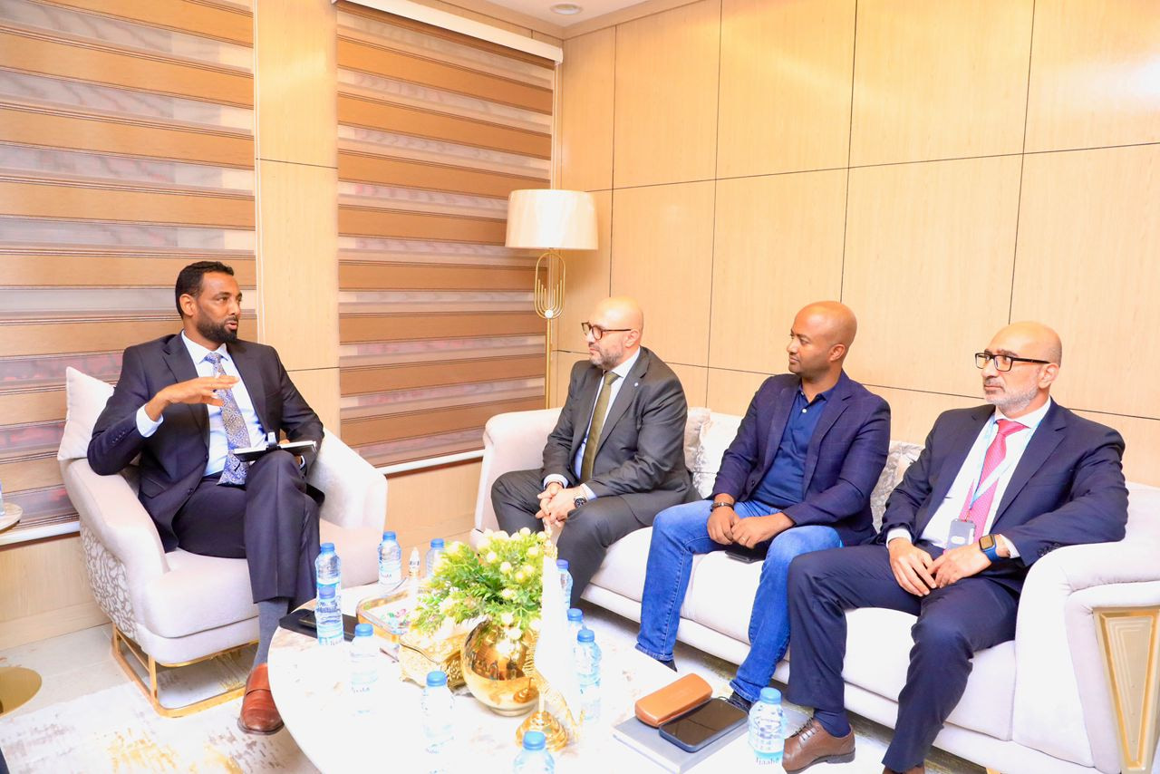 Wasiirka duulista hawada oo qaabilay wafdi ka socda Qaramada Midoobay
