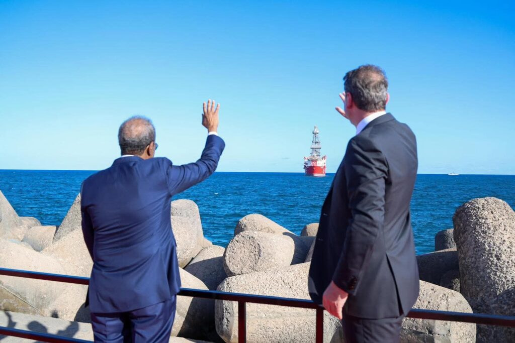 Markabka qodista Ceelka Shidaalka Curadka oo Muqdisho laga sagootiyay