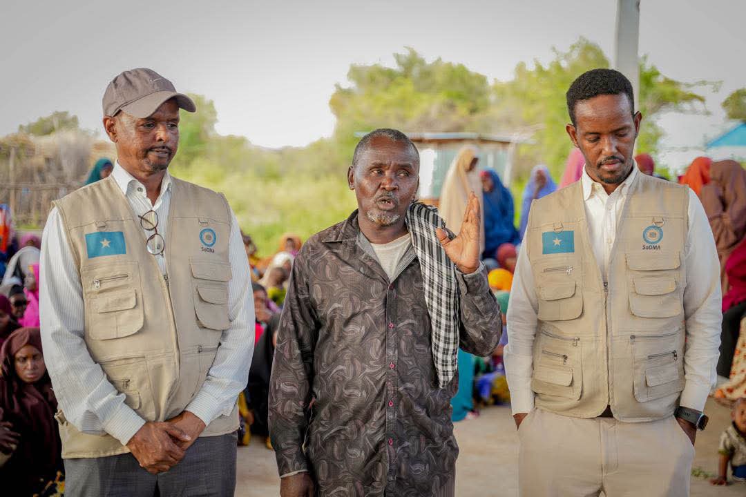 Masuuliyiin ka tirsan SoDMA oo kormeer iyo wacyigelin ka sameeyay deegaanno hoos taga Beledweyne